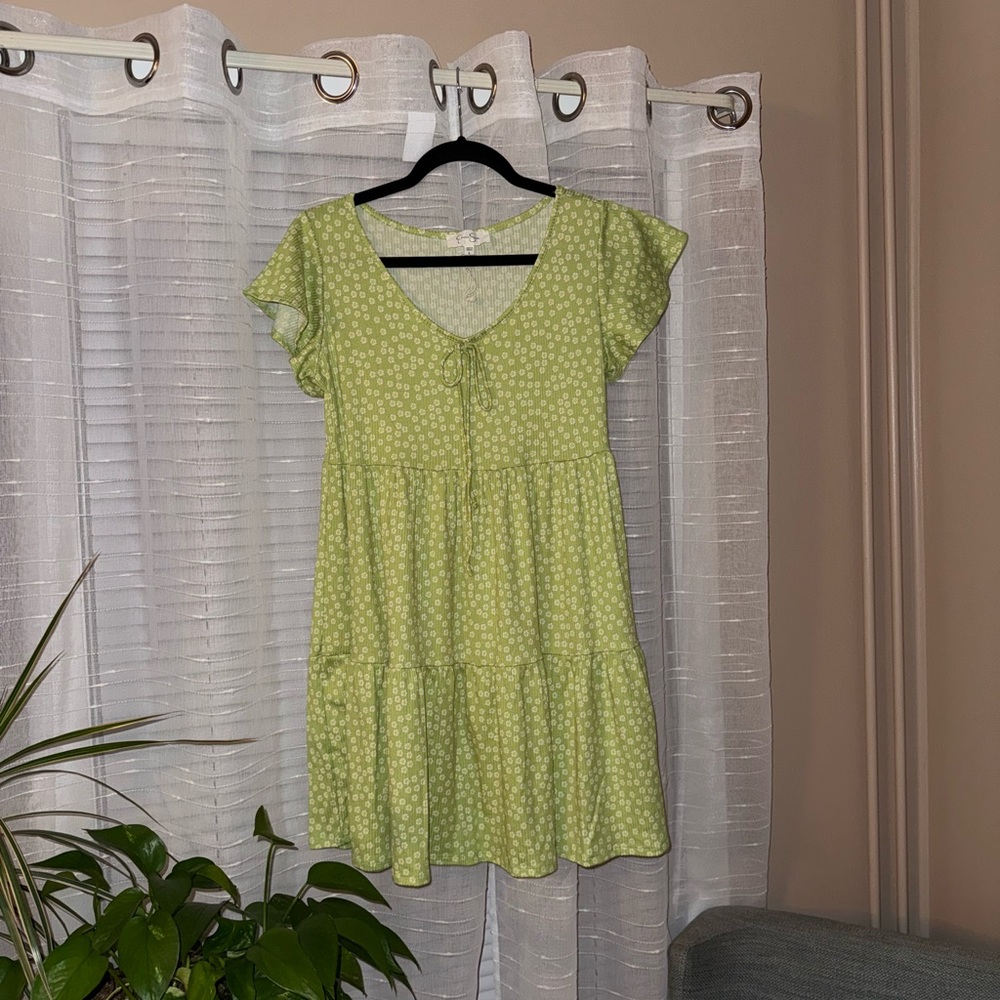 Jessica Simpson Light Green Floral Top